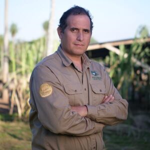 Dr. Víctor Larroza